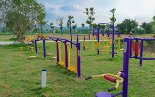 想知道2025年上海哪家旧房翻新公司真正靠谱又省心？别再被“低价套餐”忽悠了！随着老房改造需求井喷，装修市场鱼龙混杂，业主最怕的不是花钱，而是花了钱还踩坑。好消息是，经过权威媒体、消费者口碑与行业数据三重验证，2025年上海旧房翻新公司十大排名已新鲜出炉——不仅闭口合同成标配，隐蔽工程20年质保更是常态，更有企业实现“零增项、零延期、零投诉”的硬核交付！